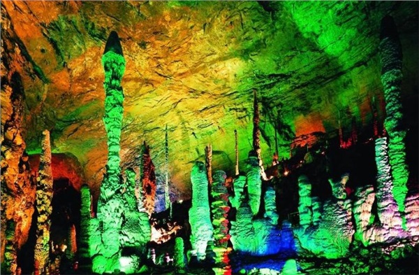 E3線：黃龍洞、張家界、袁家界、天子山、金鞭溪、天門仙山、夯吾苗寨、鳳凰古城“湘西完美之旅”品質(zhì)純玩4晚5日游