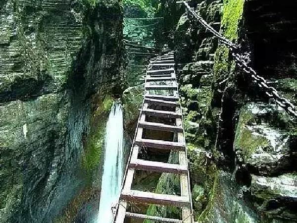 湘西芙蓉鎮(zhèn)、紅石林（坐龍峽、酉水畫廊）高品質(zhì)汽車2日游