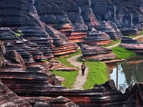 湘西芙蓉鎮(zhèn)、紅石林（坐龍峽、酉水畫廊）高品質(zhì)汽車2日游