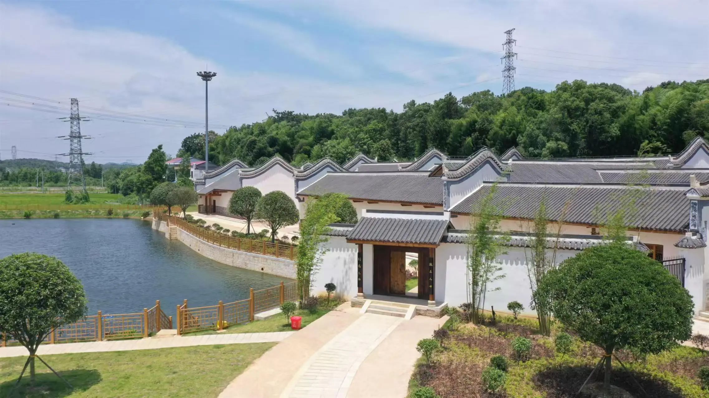 清溪村、天意木國景區(qū)、明清古巷、市博物館、胡林翼故居二日游